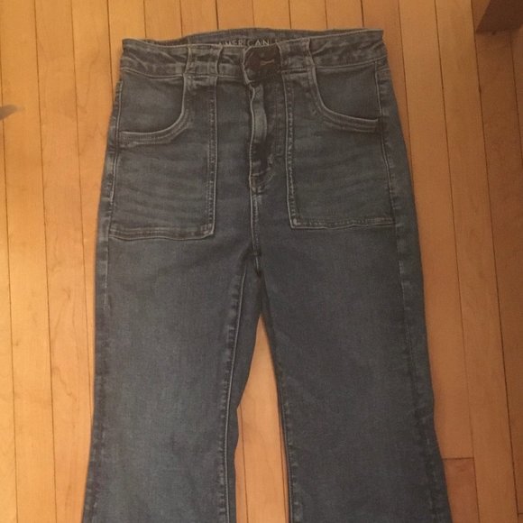 American Eagle High-Waisted Flared Jeans - Picture 3 of 4
